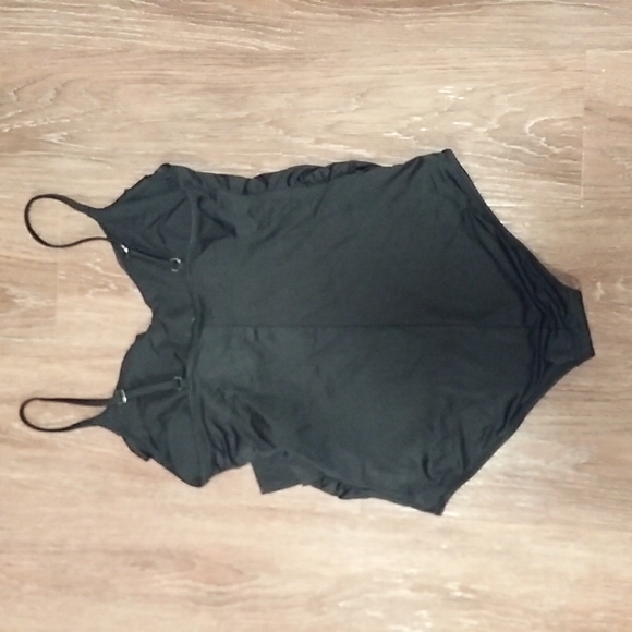 (M) H&M Soft Ruffle V Neck One Piece Swimsuit Beach Vacation Resortwear Poolside - Picture 7 of 7